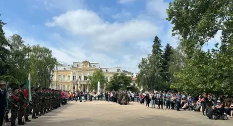 С тържествена церемония и благодарствен молебен бе отбелязан Празникът на Русе