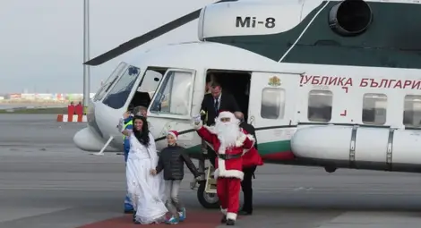 Дядо Коледа кацна на Летище София