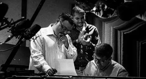 Унгарско джаз трио &bdquo;размишлява&ldquo;  над румънски танци на Бела Барток