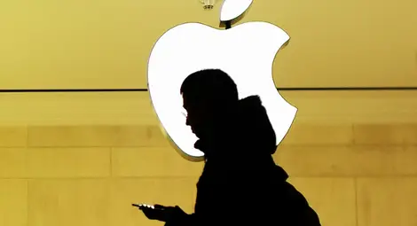 Колко часа трябва да работят хората по света, за да се сдобият с iPhone X