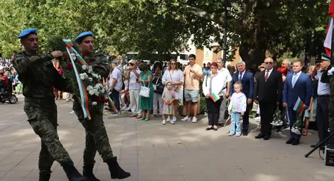 С награди и почит към загиналите колеги огнеборците честваха професионалния си празник С награди и почит към загиналите колеги огнеборците честваха професионалния си празник