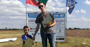 Баща и син Йотови втори в шоу с хеликоптер