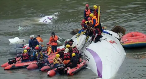 Отказали и двата двигателя на падналия тайвански самолет