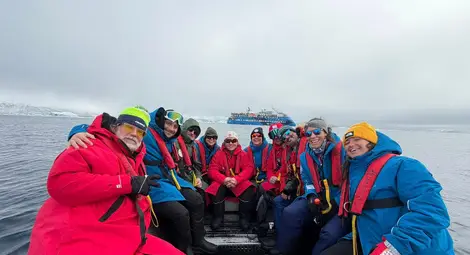 Ултраплувецът от Русе Теодор Цветков преплува ледена миля в Антарктида и стана първият българин, покорил ледените води на шест континента Ултраплувецът от Русе Теодор Цветков преплува ледена миля в Антарктида и стана първият българин, покорил ледените води на шест континента