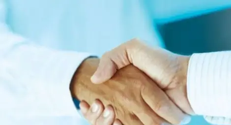 Учени: Ръкостискането подсказва скоро ли ще умрете