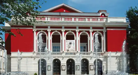 Препитват днес кандидатите за директор на операта