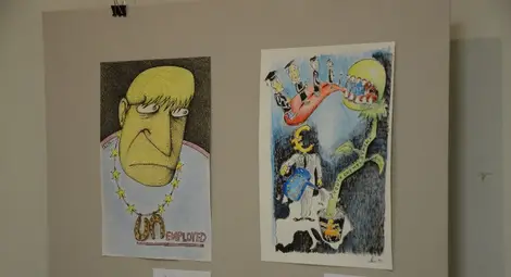 Десетки тъжни усмивки за безработицата събрани в изложба