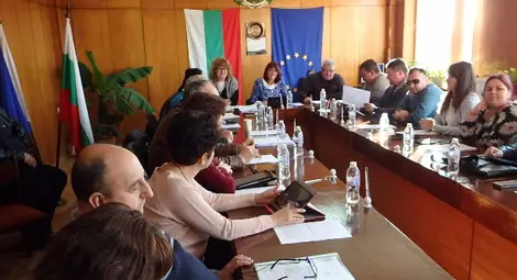 Ценово иска с декларация магистралата за Търново да минава през общината