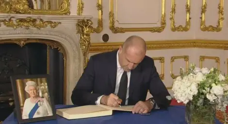 Президентът Радев пристигна в Лондон за погребението на кралицата