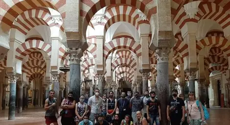 Коне, които раждат във водата, и прасета  за хамон впечатлили русенски гимназисти