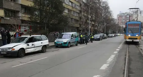 Два трамвая се удариха в София, има ранени