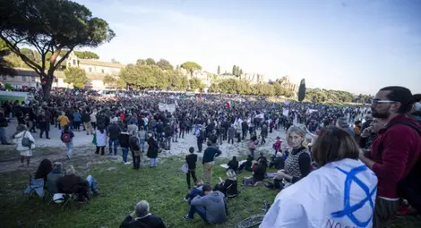 Европа протестира срещу зелените пропуски: Сблъсъци с полицията, ранени и арестувани (СНИМКИ, ВИДЕО)