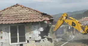 Русенска фирма фаворит за поръчката за събаряне на незаконни строежи
