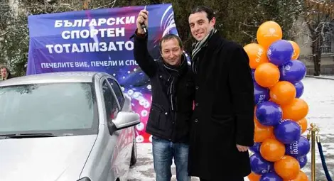 Късметлия от Перник получи лек автомобил от "Втори тото шанс"