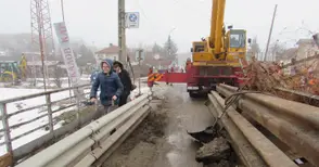 Ремонтират с 15 000 лева десния тротоар на моста в Басарбово