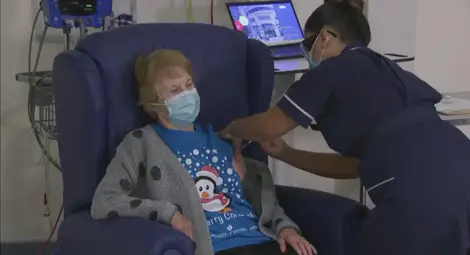 90-годишна британка е първият човек, ваксиниран срещу COVID-19