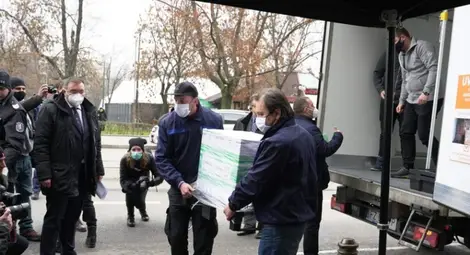 Пристигнаха първите ваксини на "Модерна", от утре започва ваксинация и с тях