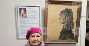 Росица Кадиева представи ретроспективна изложба "Рисунки и текстил" в плевенската галерия "Творителница О'Писменехъ!"