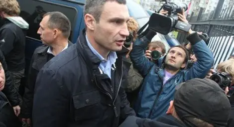 Харков посрещна Кличко с яйца