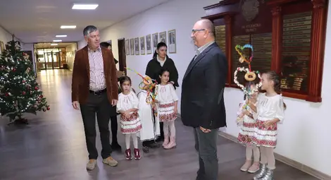 Сурвакарчета наричаха за здраве и благополучие в Областната администрация в Русе