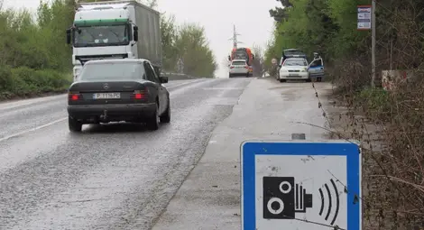 Над десет нарушения на час ловят мобилните камери на КАТ