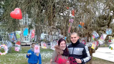 „Дунавско сияние“ пак подготвя Дървото на влюбените в центъра на Русе „Дунавско сияние“ пак подготвя Дървото на влюбените в центъра на Русе