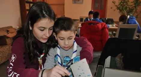 Скаути ще зарадват с коледни  картички русенските болници