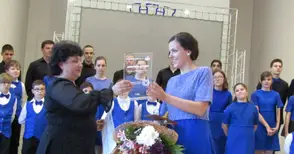 Хор „Свети Георги“ изпрати  абитуриентката Симона