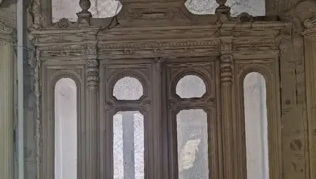 Достолепни врати от паметник на културата в Русе пуснати за продажба в интернет