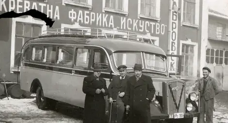 Ем. Габровски с Opel Blitz Omnibus W39 на креватна фабрика &bdquo;Изкуство&ldquo;.