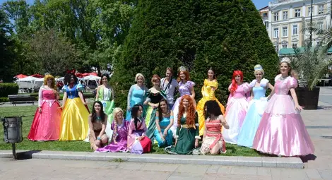 Кукери люшнаха чанове, багатури кръстосаха мечове и плющяха с бичове