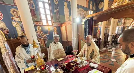 Епископ Макарий служи на храмовия празник на църквата в Басарбовския манастир