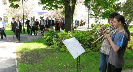 Над 50 успели русенци подредиха пъзел на Стената на посланията