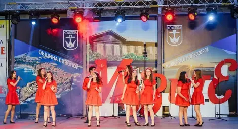 Специални статуетки и дипломи получиха певците от „Приста“ Специални статуетки и дипломи получиха певците от „Приста“