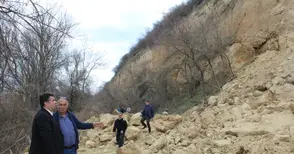 Взривяват скалите над  свлачището край Пиргово