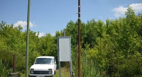 Три камери и соларен панел са откраднати от изградената по европейски проект система за видеонаблюдение в резерват &bdquo;Сребърна&ldquo;, съобщиха от екоинспекцията. Таблото е разбито и са нарязани кабелите. Компетентните органи са сезирани. Снимка: РИОСВ-Русе