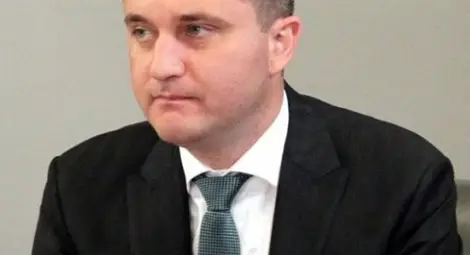 Вдигат заплатите на учителите с Бюджет 2016, но не е ясно с колко