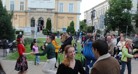 &bdquo;Линди Хоп Русе&ldquo; излиза на една сцена с Рей Джелато в Седмицата на джаза в Габрово