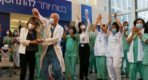 Защо Израел ваксинира населението си толкова бързо?