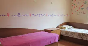 Децата от „Розовата къща“  спят на нови легла