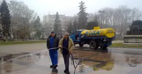 Мият улиците в Русе и през нощта