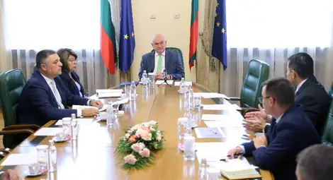 НАП и ДАНС започват проверка на буферните паркинги по границите по разпореждане на премиера Главчев