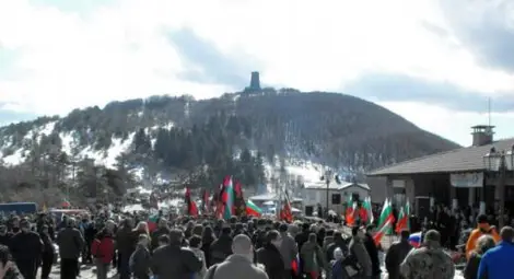 Инцидент блокира празненствата на връх Шипка!