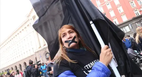 Майки пред Министерски съвет искат оставката на Симеонов Майки пред Министерски съвет искат оставката на Симеонов