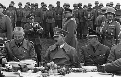 Любимото ястие на Бокаса било човешко фламбе с ориз, а Хитлер си лекувал газовете с български изпражнения, твърди нова книга