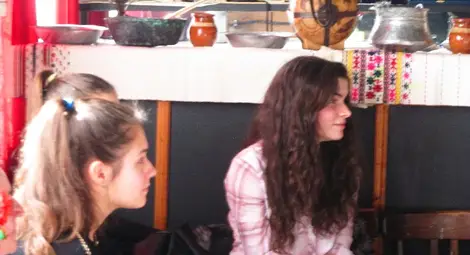 Красивите носии и обичаи на капанци в Гецово впечатлиха ученици етнографи