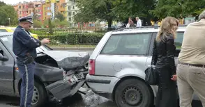 Три млади жени пострадаха във верижна катастрофа