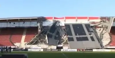 Ураганен вятър отнесе покрива на стадион в Холандия