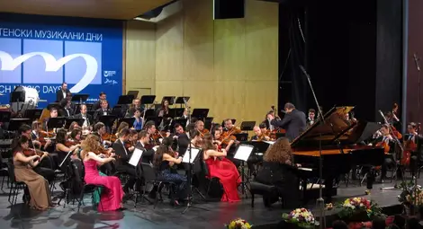 Млади румънски музиканти дебютираха в България с прекрасен концерт Млади румънски музиканти дебютираха в България с прекрасен концерт