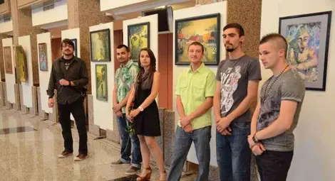 Група 5 на млади авангардни художници дебютира с изложба
